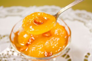 Абрикосовое варенье с косточками