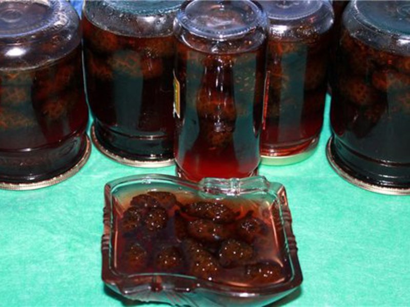Шишки для полезного варенья