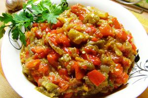 Салат с баклажанами и помидорами