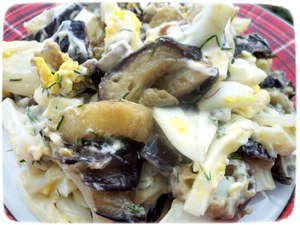 Салат с яйцами и баклажанами