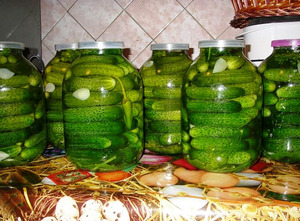 Огурцы с дубовыми листьями