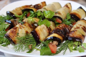 Баклажанные рулетики с курицей