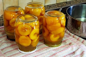 Консервированные персики