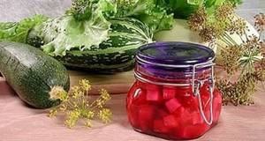 Кабачки в свекольном соке - рцепт