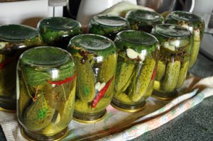Соленые огурцы на зиму в маринаде