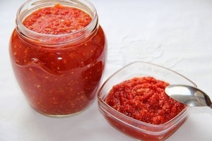 Аджика с яблоками