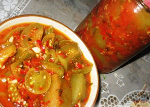 Зеленые помидоры можно использовать для вкусной аджики