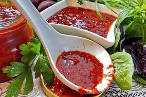 Очень вкусная и необычная кисло-сладкая аджика - рецепт