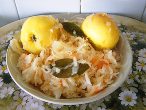 Капуста с яблоками маринованная - рецепт
