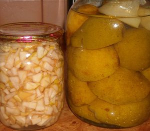 Укладываем груши в банки