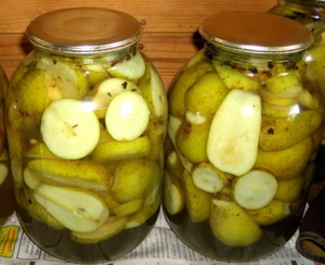 Процесс приготовления компота из груш