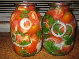 Способы маринования помидор половинками на зиму