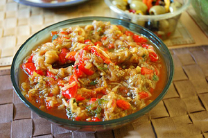 Рецепты вкусных закусок из баклажанов с помидорами