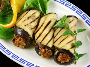 Баклажаны с орехами в рулетиках - рецепт