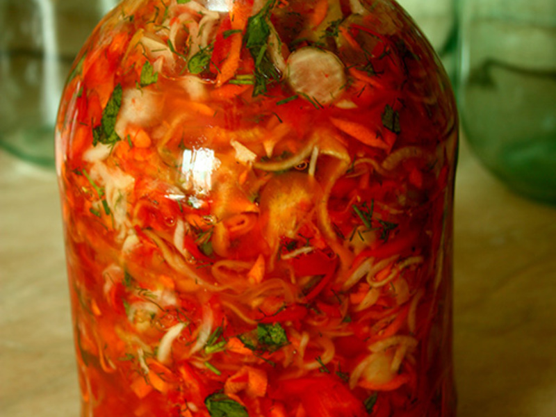 Заготовка Салат охотничий на зиму в бутылке Вкусные салаты на зиму - рецепт Охотничий