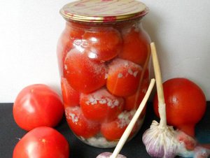 Помидоры с чесноком на зиму  - очень вкусные рецепты