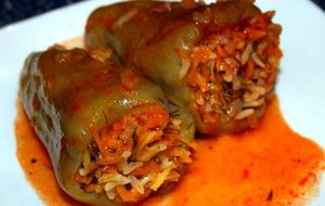 Перец фаршированный рисом и овощами можно закрыть в банки на зиму