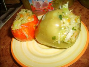 Перец фаршированный капустой с добавлением моркови