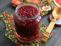 Как приготовить моченную бруснику с солью