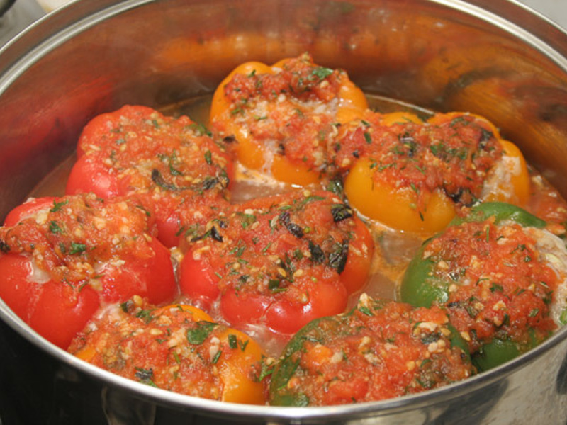 Перец болгарский с капустой и мясом в кастрюле Перец болгарский с капустой и мясом - вкусный рецепт