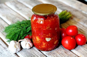 Салат из помидоров с чесноком - вкусный рецепт