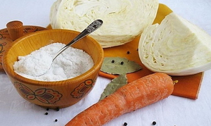 Простой способ приготовления очень вкусной квашенной капусты