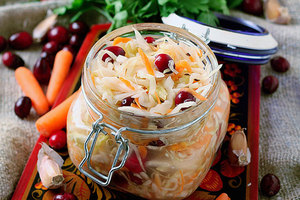 Рецепт квашения капусты с клюквой
