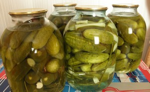 С чем закрывают огурцы