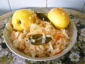 Капуста с яблоками