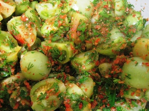 Зелёные помидоры с овощами на зиму - рецепт