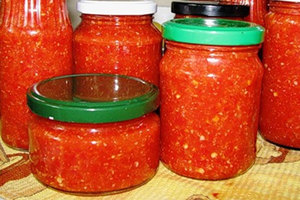 Аджика из помидор с добавлением хрена