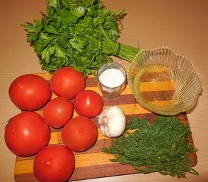 Помидоры с чесноком и зеленью