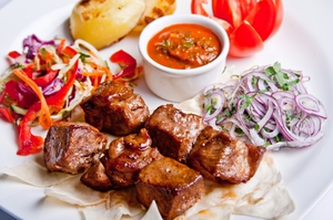 Вкусный шашлык с луком
