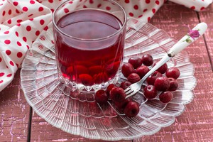 Особенности приготовления вкусного компота из свежих и замороженных вишен
