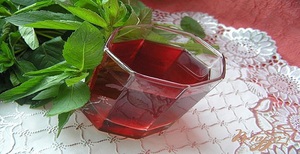 Способ приготовления компота из замороженной вишни и мяты