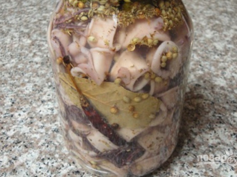 Маринованные кальмары в банке