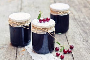 Как сварить вишневое варенье без косточки