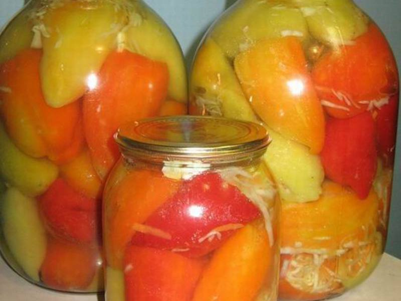 Сладкий маринованный перец, фаршированный капустой и морковью Сладкий маринованный перец, фаршированный капустой и морковью