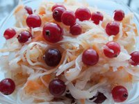 Квашенная капуста с клюквой на зиму