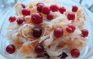 Квашенная капуста с клюквой на зиму