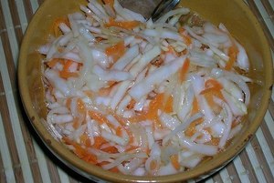 Хрустящая квашеная капуста