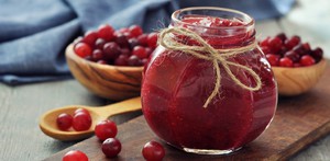 Лакомство с орехами и яблоками