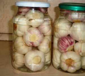 Маринованный чеснок