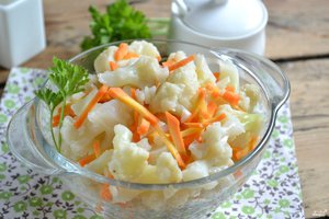 Цветная капуста маринованная с морковью