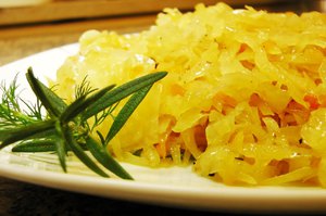 Полезные свойства  квашенной тушеной капусты