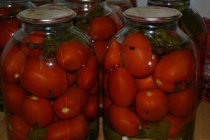 Как приготовить маринованные помидоры