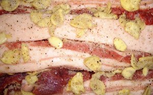 Как вкусно засолить сало с чесноком