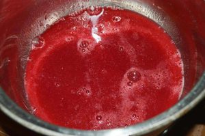 Пикантный соус к мясу из смородины