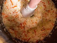 Капуста, соленная кусками