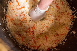 Капуста, соленная кусками